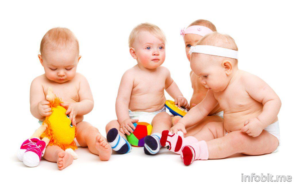 Babies-play-with-toys_2560x1600-1024x640.jpg