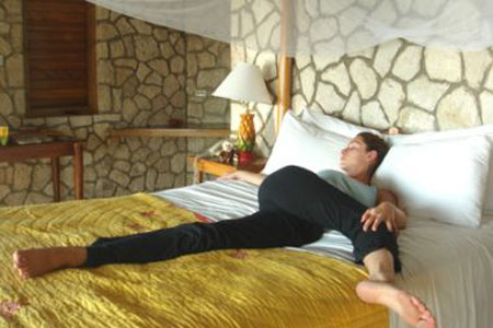 lifehacker.ru_wp_content_uploads_2012_09_9_bedtime_yoga.jpg