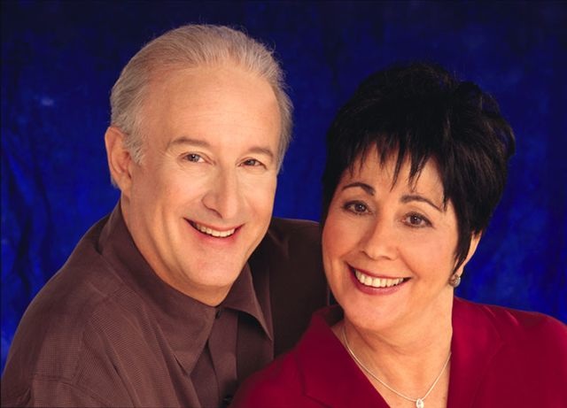 www.singers.com_people_images_ChrisandCarolBeatty.jpg